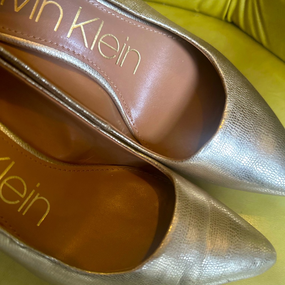 Women’s Calvin Klein Women's Gold Pumps heels  8.5 M